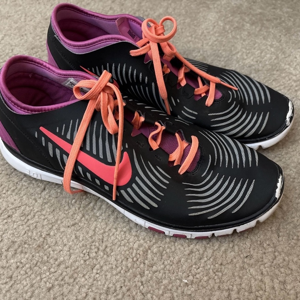 Nike Women's Black and Pink Athletic Shoes with Orange Laces